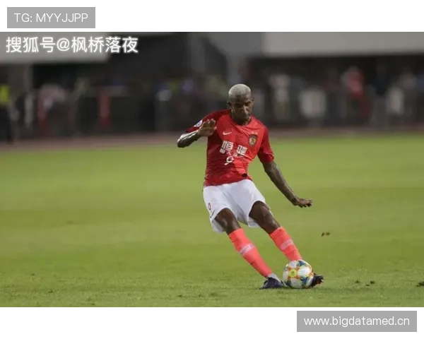 巴黎圣日耳曼中场失控问题显现，比赛节奏难以掌控影响进攻组织