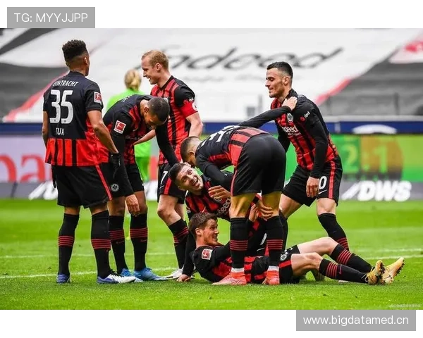 阿贾克斯关键比赛表现不佳：直接影响争冠形势，近期走势承压