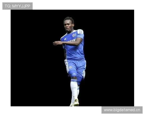 巴拉克与埃辛在中场组织角色上形成分散驱动趋势