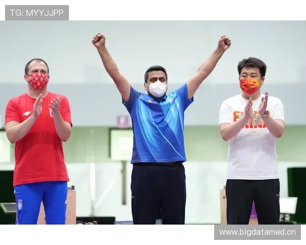 庞伟家的冰箱里塞满蛋白粉，邻居以为他开健身房