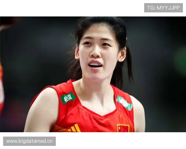 李盈莹训练完直接抱着水壶睡了？这生活作息也太像学生党了吧！