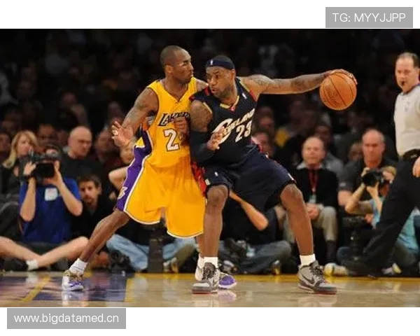 与詹姆斯对比，科比后仰单打更擅长制造罚球
