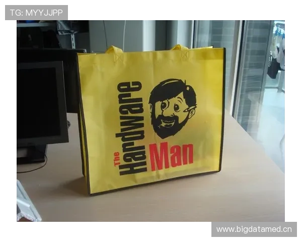 看到郑赛赛把名牌球鞋随手塞进超市纸袋，脑子短路了