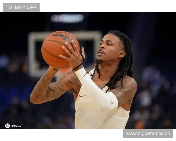 贾·莫兰特居然回家像打工人，赛场上却像富豪派对主帅？