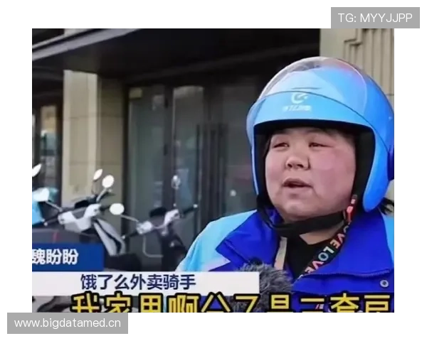 陈艺文手抱外卖，脚边那个名牌包好像在嘲笑我的存款